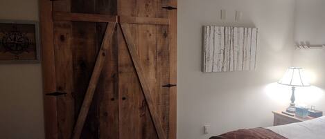 1 bedroom, in-room safe, iron/ironing board, free WiFi