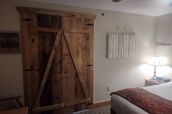 1 bedroom, in-room safe, iron/ironing board, WiFi (free)