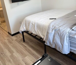 6 bedrooms, WiFi, bed sheets