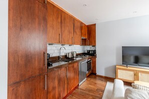 Refrigerador, microondas, horno y lavavajillas