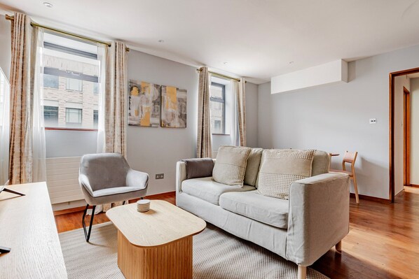 Télévision, chaîne hi-fi