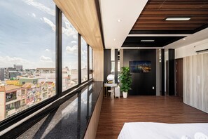 Chambre Deluxe double, vue sur la ville | Espace de travail pour ordinateurs portables, rideaux d’obscurcissement