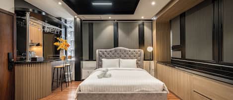 Deluxe Double Room, City View | Laptop workspace, blackout drapes, soundproofing, iron/ironing board