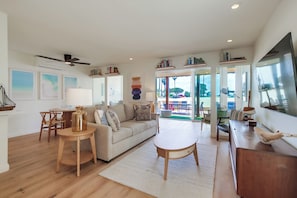 Smart TV - Ocean Front * 3 Water View Patios * A/C (San Diego)