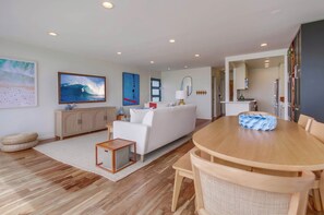 Smart TV - Ocean Front * 3 Water View Patios * A/C (San Diego)