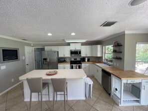 Micro-ondes, four, plaque de cuisson, lave-vaisselle