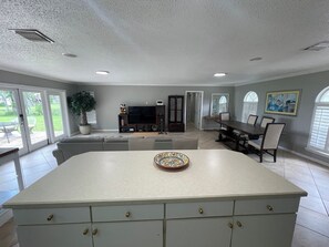 Dining - Beautiful Private gated Lakefront estate in Windermere on 2 acres of land!!! (Windermere)