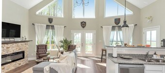 Cottage on a Private Vineyard with Scenic Views and Hot Tub