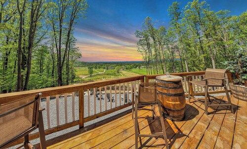 Cottage on a Private Vineyard with Scenic Views and Hot Tub