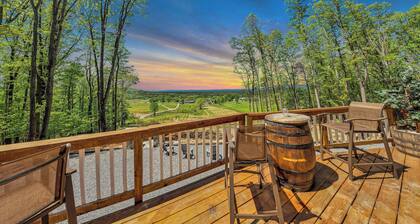 Cottage on a Private Vineyard with Scenic Views and Hot Tub