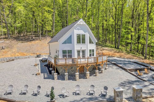 Cottage on a Private Vineyard with Scenic Views and Hot Tub