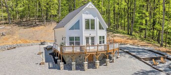 Cottage on a Private Vineyard with Scenic Views and Hot Tub