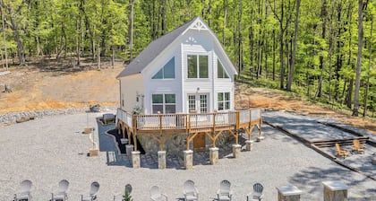 Cottage on a Private Vineyard with Scenic Views and Hot Tub