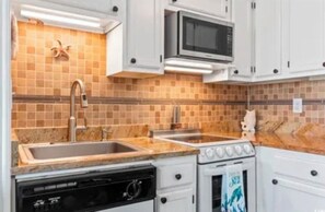 Micro-ondes, four, plaque de cuisson, lave-vaisselle