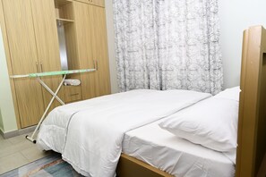 2 bedrooms, iron/ironing board, WiFi, bed sheets