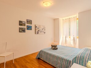 1 chambre, fer et planche à repasser, lit parapluie, Wi-Fi gratuit