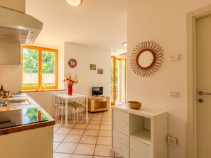 Ofen, Hochstuhl, Esstisch