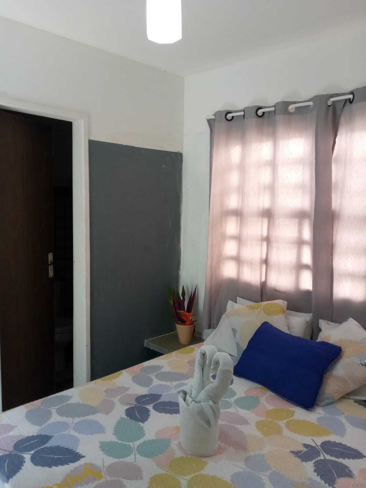 Habitación económica con 1 cama doble o 2 individuales | Wifi gratis