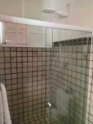 Standard-Doppel- oder -Zweibettzimmer | Badezimmer