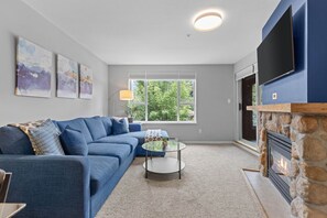 Smart TV, fireplace