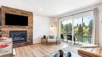 Télévision, cheminée