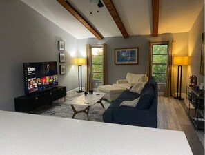 Smart TV, computer monitors