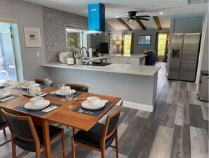 Micro-ondes, four, plaque de cuisson, lave-vaisselle