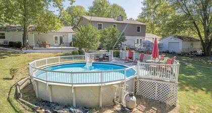 Country Homeplace 4-bedroom Pool-HotTub pets ok Near Toyota