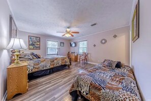 4 chambres, fer et planche à repasser, Wi-Fi gratuit, draps fournis