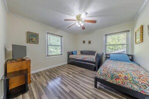 4 bedrooms, iron/ironing board, free WiFi, bed sheets