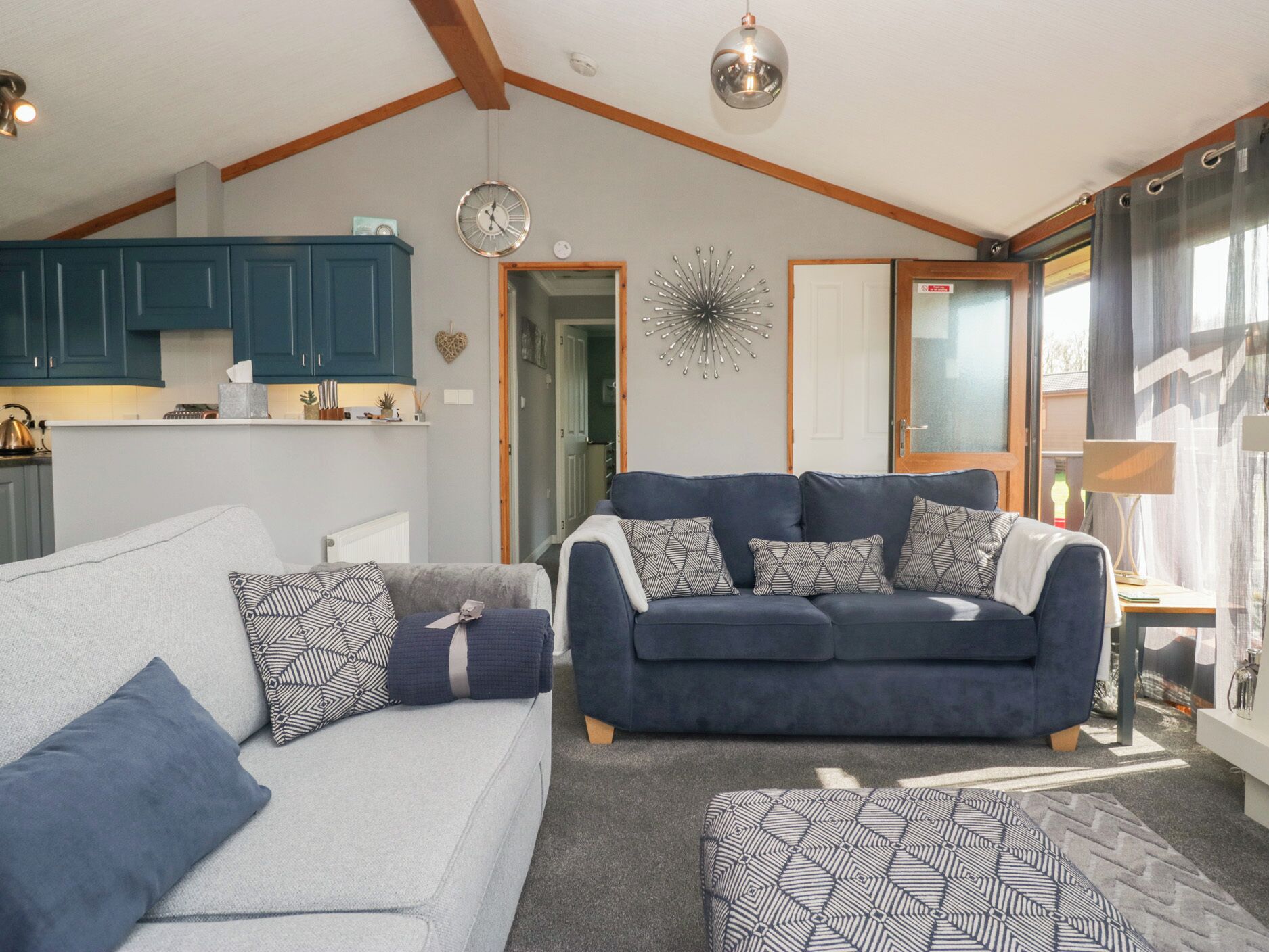 Sunset Retreat, Pet Friendly, With Pool In Carnforth - Carnforth