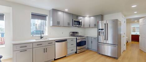 Kühlschrank, Mikrowelle, Ofen