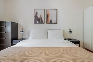 2 bedrooms, iron/ironing board, WiFi, bed sheets