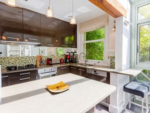 Fridge, microwave, oven, dishwasher