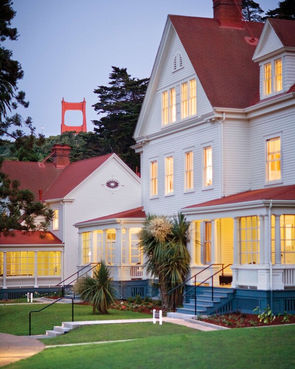 Exterior - 2-Bedroom Suite at a 4.5⭐️ Hotel (Sausalito)