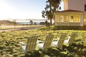 Property grounds - 2-Bedroom Suite at a 4.5⭐️ Hotel (Sausalito)