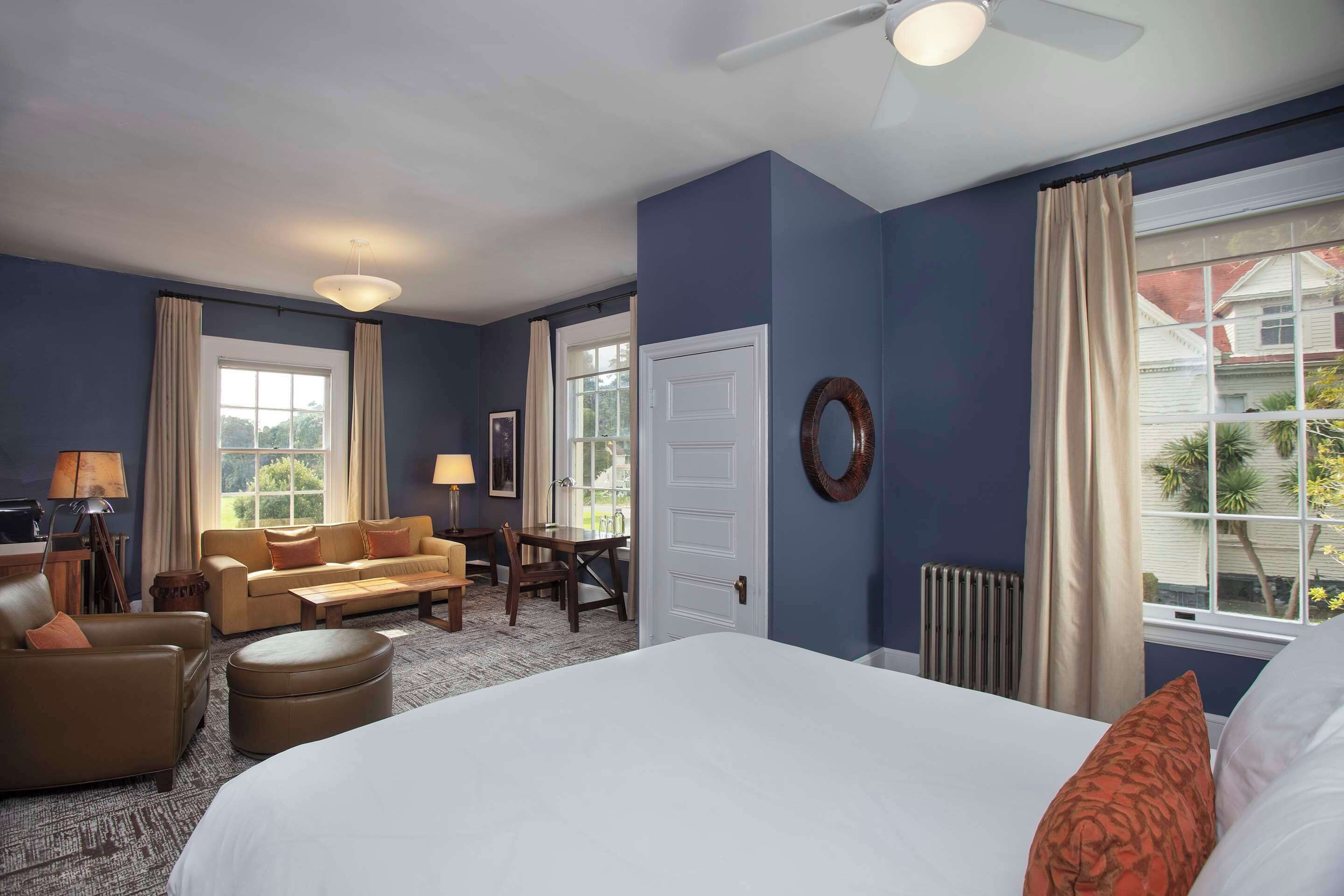 1 habitación, tabla de planchar con plancha, cuna de viaje y wifi 