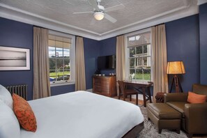 1 bedroom, iron/ironing board, travel cot, WiFi - King Room at a 4.5⭐️ Hotel (Sausalito)