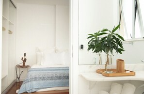 2 habitaciones, tabla de planchar con plancha, wifi y ropa de cama