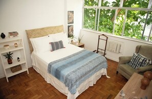 2 bedrooms, iron/ironing board, WiFi, bed sheets - Poetic Apartment - Art and design close to the beach in Leblon (Leblon Rio de Janeiro)