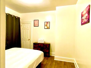 2 chambres, fer et planche à repasser, Wi-Fi, draps fournis