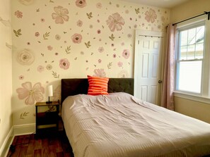 2 chambres, fer et planche à repasser, Wi-Fi, draps fournis