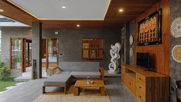 Villa, 1 chambre, vue jardin | Coin séjour | TV connectée de 32 pouces avec chaßnes numériques