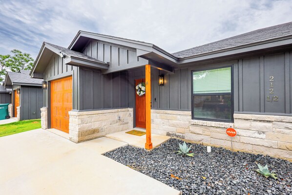 Exterior detail - Belton 3BR • Near UMHB & Expo • Pets • Fenced Yard (Belton)