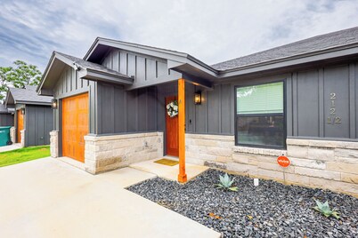 Pet-Friendly • UMHB Walkable • Downtown • Fire Pit • Hot Tub