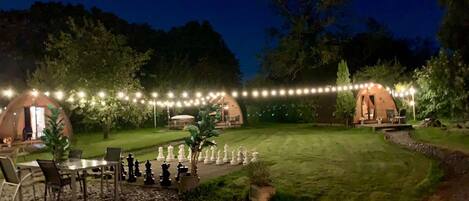 تناول الطعام بالخارج