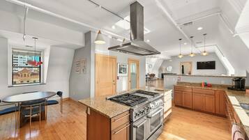 Micro-ondes, four, plaque de cuisson, lave-vaisselle