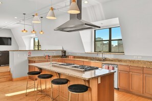 Microwave, oven, stovetop, dishwasher - Penthouse • Fiserv, Bars, Perks & Big City Views • Downtown Milwaukee (Milwaukee)