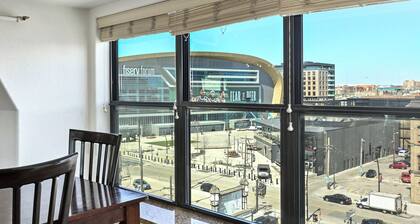 Penthouse • Fiserv, Bars, Perks & Big City Views • Downtown Milwaukee