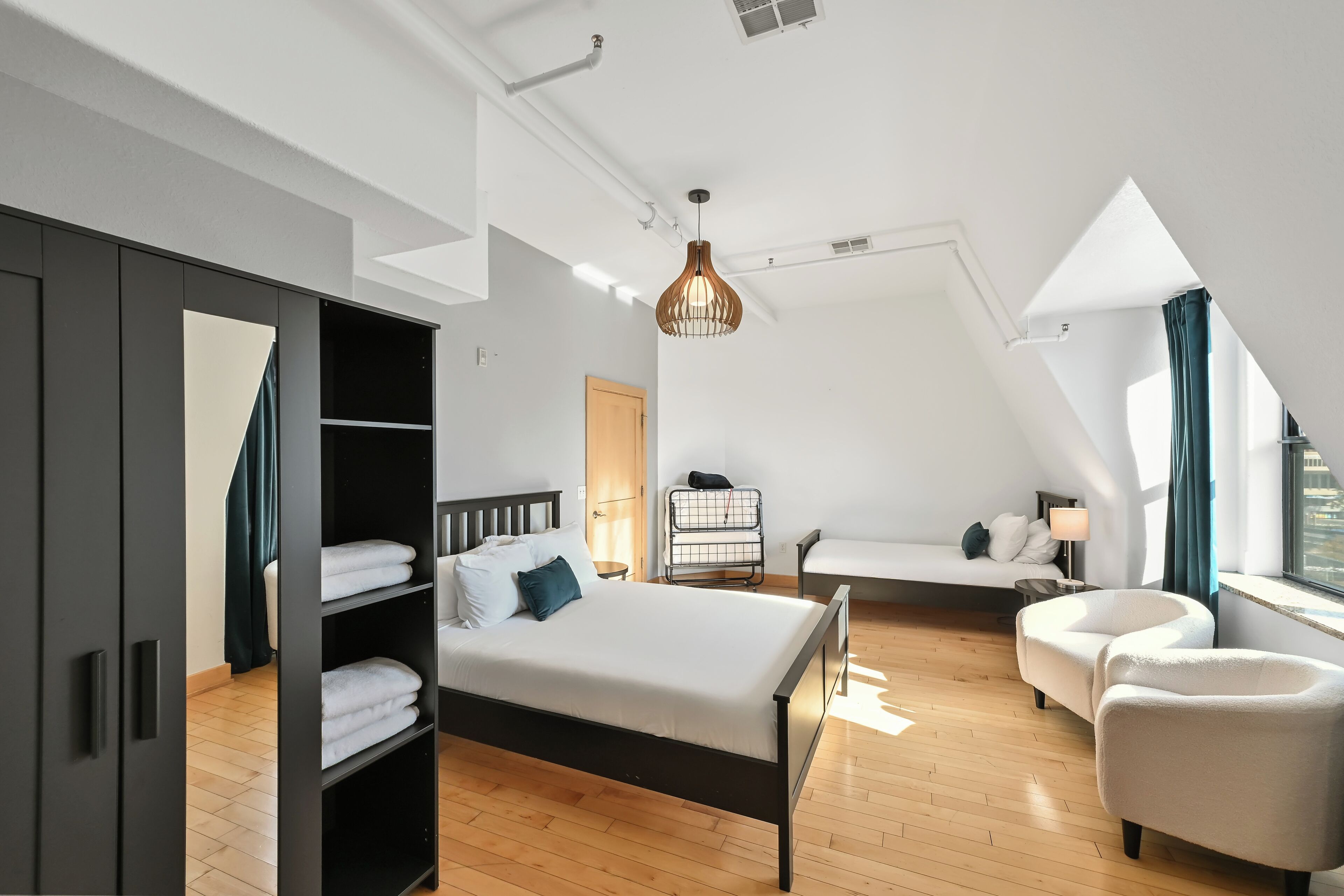 2 bedrooms, iron/ironing board, free WiFi, bed sheets